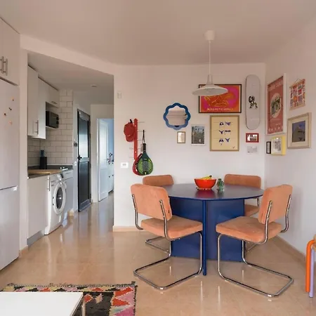 Sunny & Vibrant Apartment