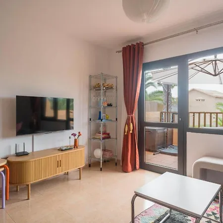 Sunny & Vibrant Apartment *