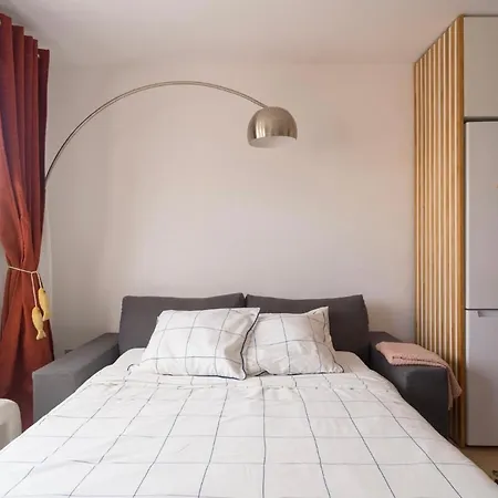 Sunny & Vibrant Apartment *